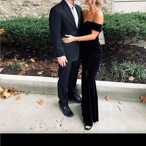 Elegant Off-Shoulder Black Evening Gown